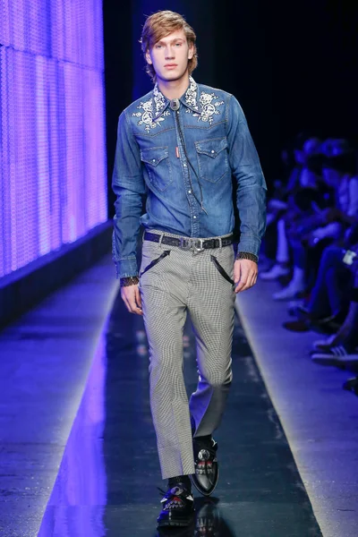Look 11